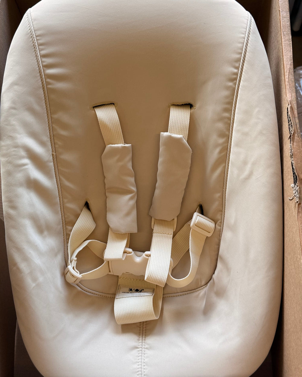 KAOS Klapp Newborn Seat Beige Detail